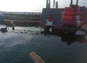 KAPAL MENUJU MANUBAR ALAMI KERUSAKAN, HAS KAPAL PATAH, BERSANDAR DI PELABUHAN SANGKULIRANG