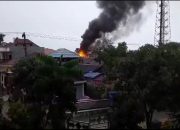Kebakaran Di Jalan Hidayatullah, Sangatta Utara: 4 Bangunan Habis Terbakar