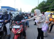 Kwarcab Kutai Timur Berbagi Takjil dan Berikan Bantuan Korban Kebakaran