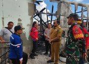 Wakil Bupati Kasmidi Bulang Kunjungi Korban Kebakaran di Teluk Lingga