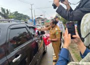 Wakil Bupati Kasmidi Bulang Pimpin Pembagian 3.930 Bendera Merah Putih Menjelang HUT RI ke-79