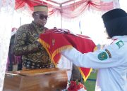 HUT Kemerdekaan RI ke-79: Penurunan Bendera Merah Putih di Sangkulirang Dipimpin oleh Kasmidi Bulang