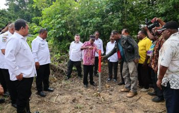 Realisasi Percepatan Sertipikasi Tanah Ulayat di Papua, Menteri Nusron Saksikan Pemasangan Patok di Skouw Yambe