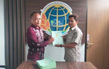 Sertipikat PTSL Desa Long Poq Diserahkan, Wujud Kepastian Hukum Bagi Masyarakat