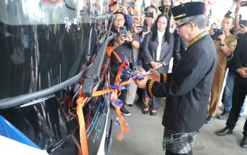 Pemkab Kutim Luncurkan Bus Transportasi Listrik Untuk Pelajar Di Sangatta Utara