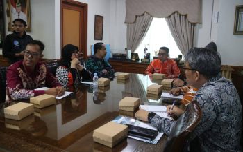 Pemkab Kutim dan PLN Percepat Elektrifikasi Desa Terpencil