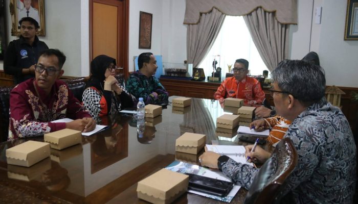 Pemkab Kutim dan PLN Percepat Elektrifikasi Desa Terpencil