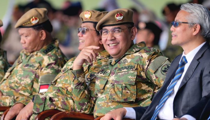 Penutupan Latsarmil Komcad Gelombang I 2026, Wamen Ossy Sebut Latsarmil Perkuat Karakter dan Integritas ASN