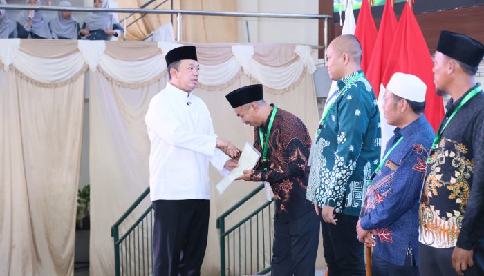 Serahkan Lebih dari 1.000 Sertipikat Tanah Wakaf dalam ICOP 2026, Menteri Nusron Minta Penerima Jadi Pionir Percepatan
