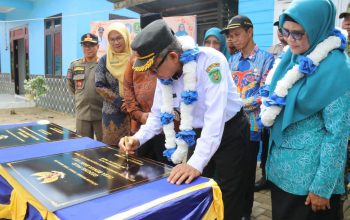 Bupati Kutim Resmikan Sejumlah Fasilitas Publik dan Serahkan Armada Pemadam Perairan di Sangkulirang