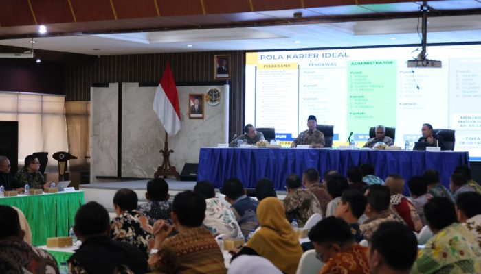 Kumpulkan Jajaran di Jatim, Menteri Nusron: Masuki Periode Transformasi Organisasi dan Layanan, Tempatkan Rakyat sebagai Raja yang Harus Dilayani