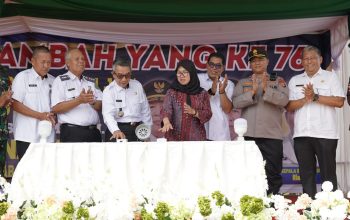 Listrik PLN 24 Jam Resmi Mengalir di Senambah dan Mulupan, Bupati Kutim: Wujud Pemerataan Pembangunan