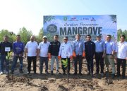 Bupati Kutim Tegaskan Pengembangan Wisata Pantai Teluk Lingga Tak Boleh Korbankan Hutan Mangrove