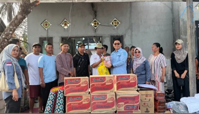 Pemkab Kutim Salurkan Bantuan untuk Warga Terdampak Kebakaran Muara Bengkal Ulu