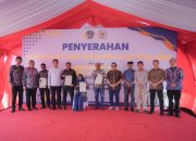 Serahkan Sertipikat Aset BMD dan BUMD Pemprov Kalsel, Wamen Ossy: Perkuat Kepastian Hukum Aset Daerah