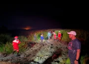 Baru Tiba dari Jakarta, Bupati Kutim Turun Langsung Bantu Pemadaman Karhutla di Kenyamukan