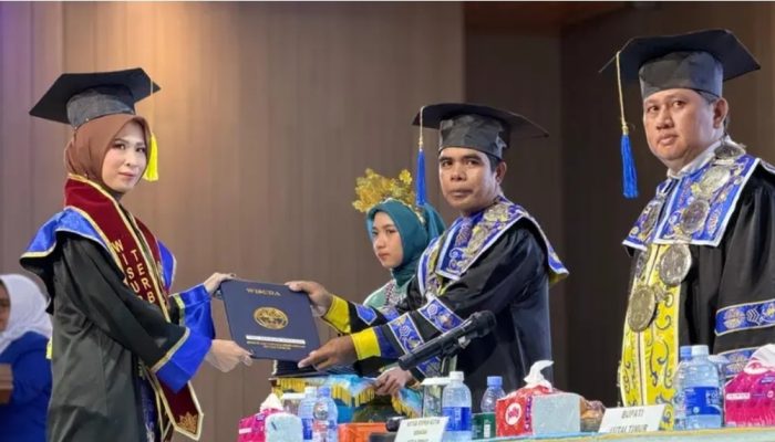 Dwi Mawar Raih IPK 3,97, Jadi Lulusan Terbaik STIPER Kutim